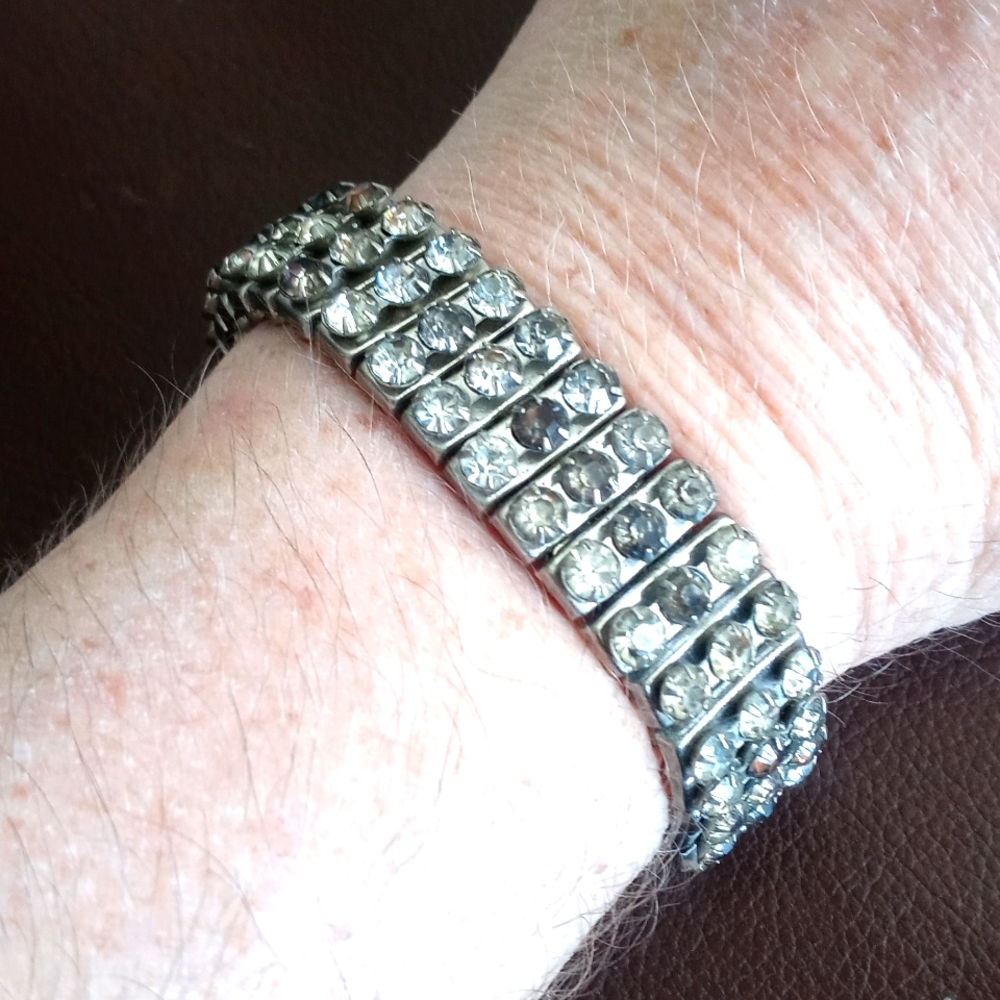 Vintage Rhinestone Stretch Bracelet Made in Hong Kong B10 AW